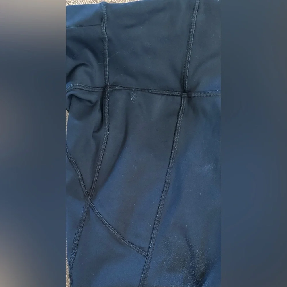 Lululemon cropped activewear leggings Sz 4 black pockets